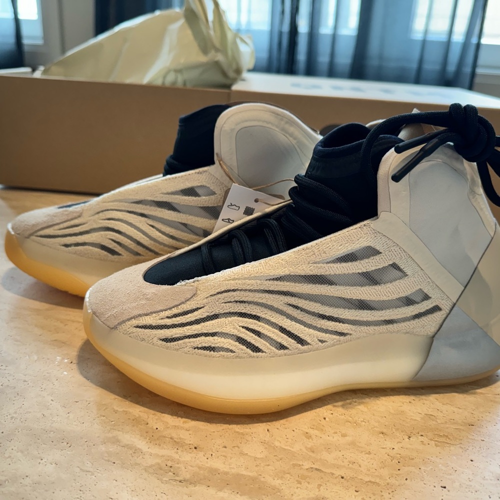 Yeezy Quantum - Picture 11 of 16